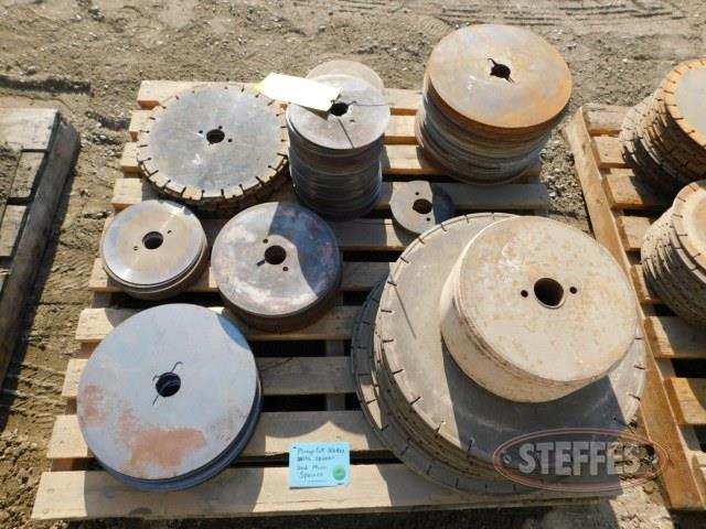Pallet of misc. plunge cut blades and spacers_1.jpg